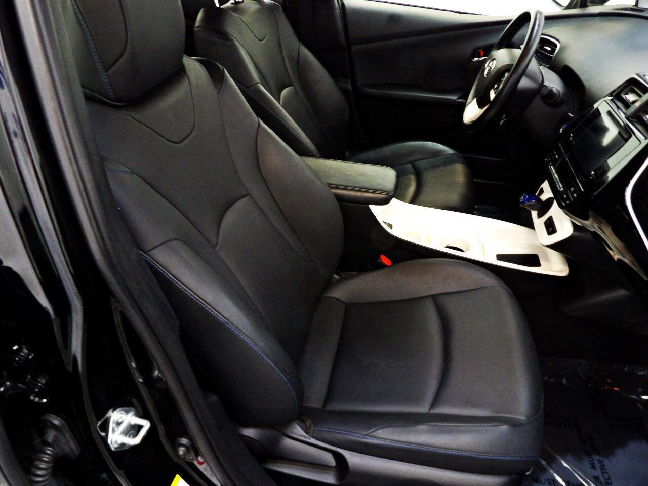 Used 2016 Toyota Prius Three Touring image 12