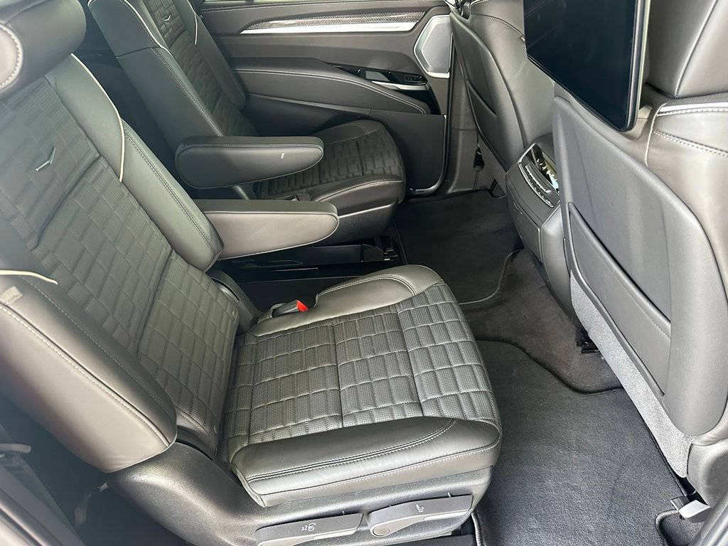 Used 2026 Cadillac Escalade ESV V w/ LPO, ONYX Package AWD/4WD image 34