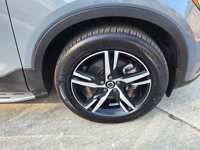 Used 2023 Volvo XC40 B5 Core image 13