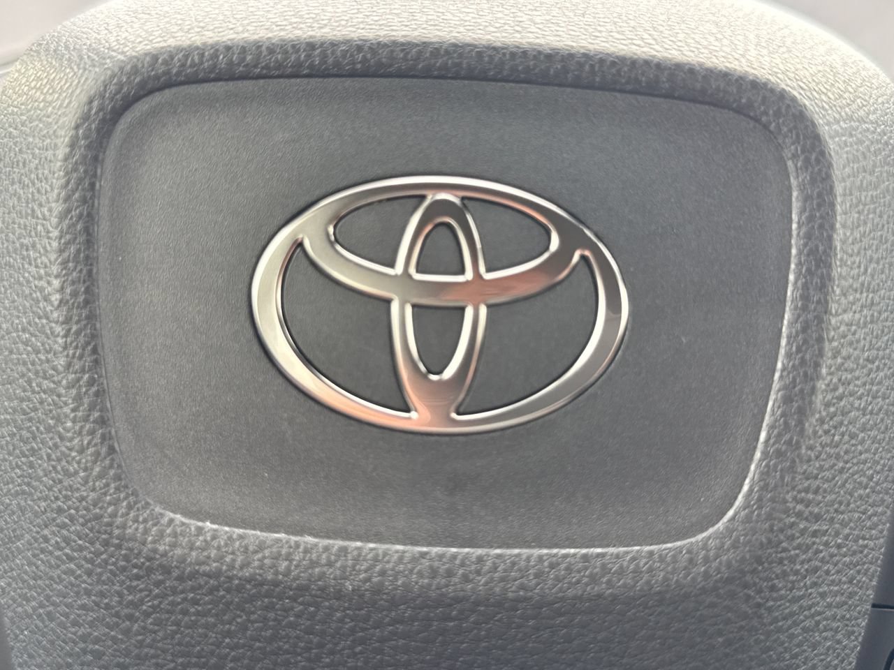 Used 2025 Toyota Prius LE FWD image 25