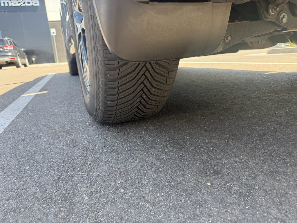 Used 2021 Toyota Highlander XLE image 6