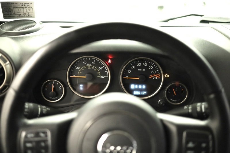 Used 2016 Jeep Wrangler Unlimited Sahara image 14