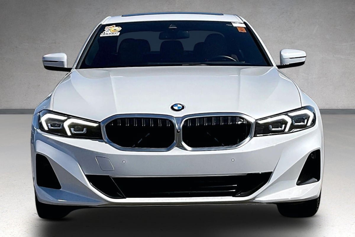 Used 2023 BMW 330i Sedan w/ Parking Assistance Package RWD image 3