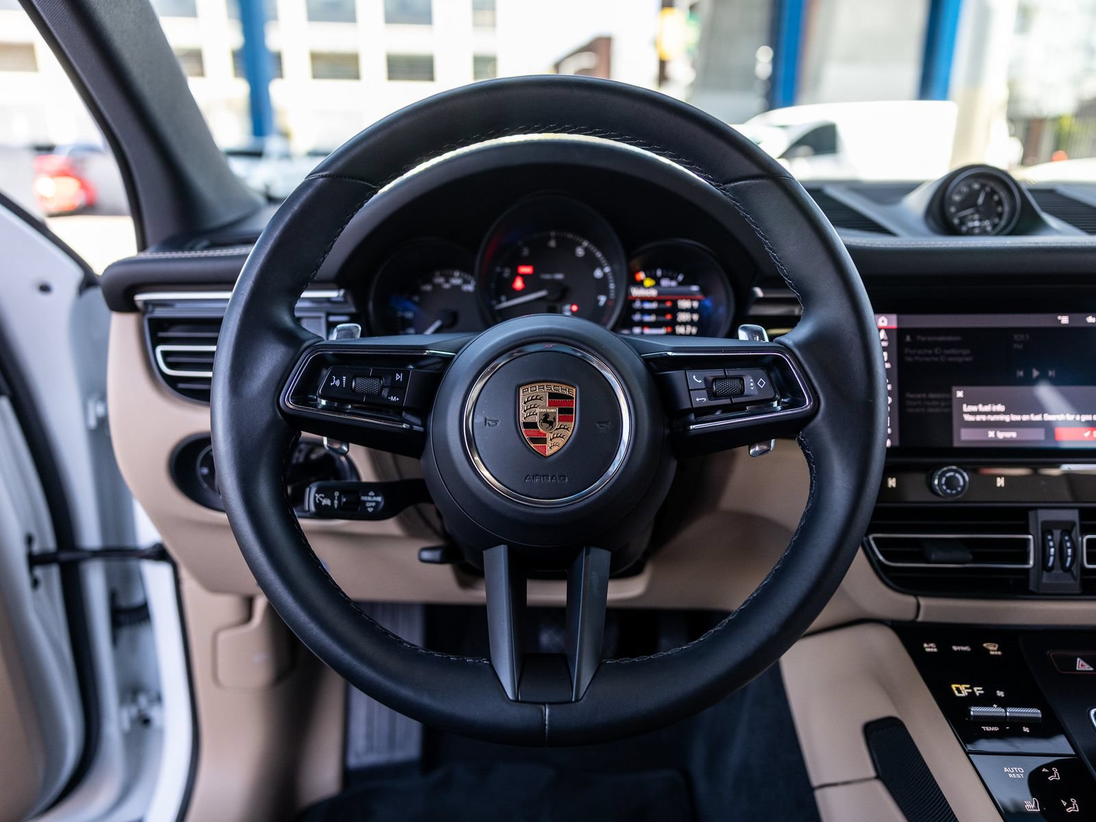 Certified 2024 Porsche Macan AWD/4WD image 6