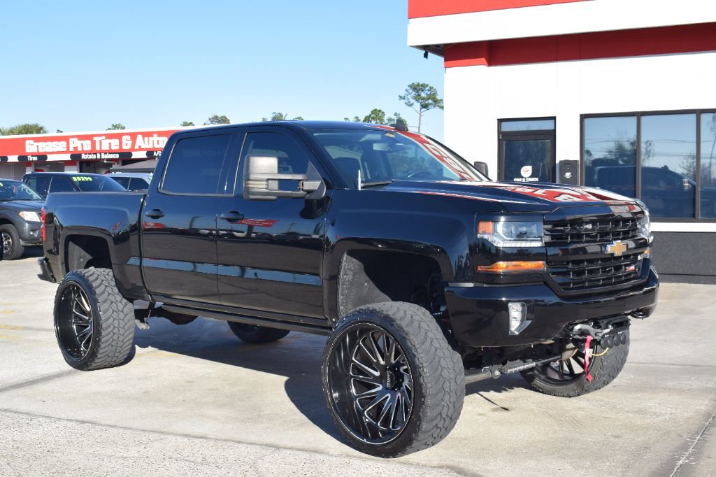 Used 2018 Chevrolet Silverado 1500 LT w/ All Star Edition image 6