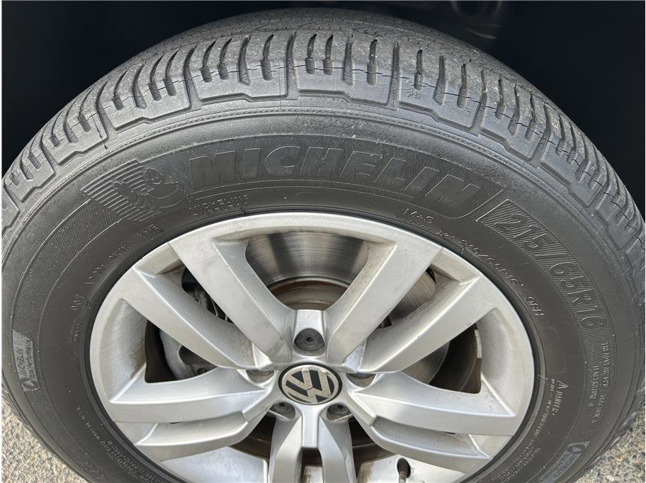 Used 2013 Volkswagen Tiguan S image 12