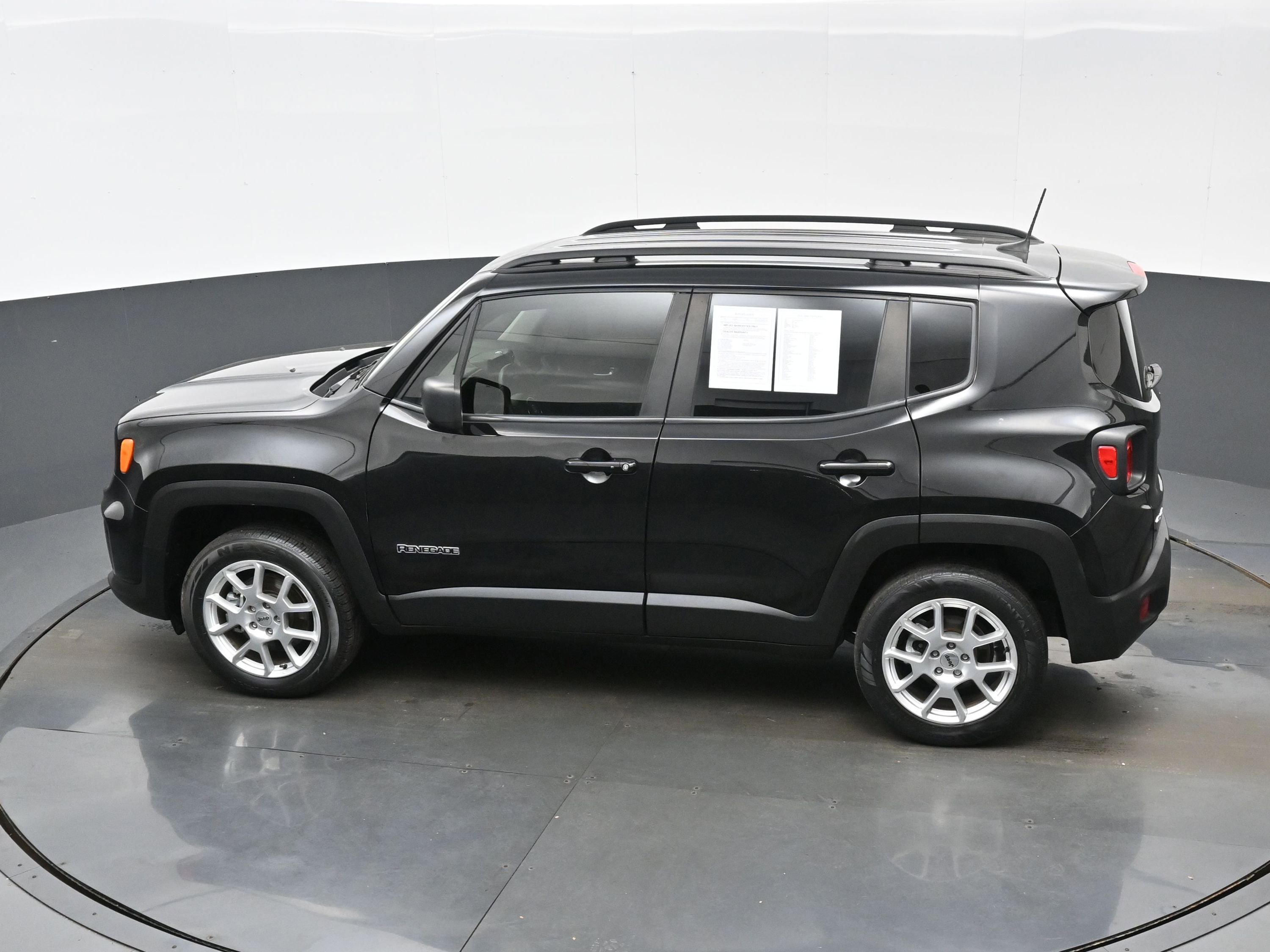 Used 2022 Jeep Renegade Latitude AWD/4WD image 31