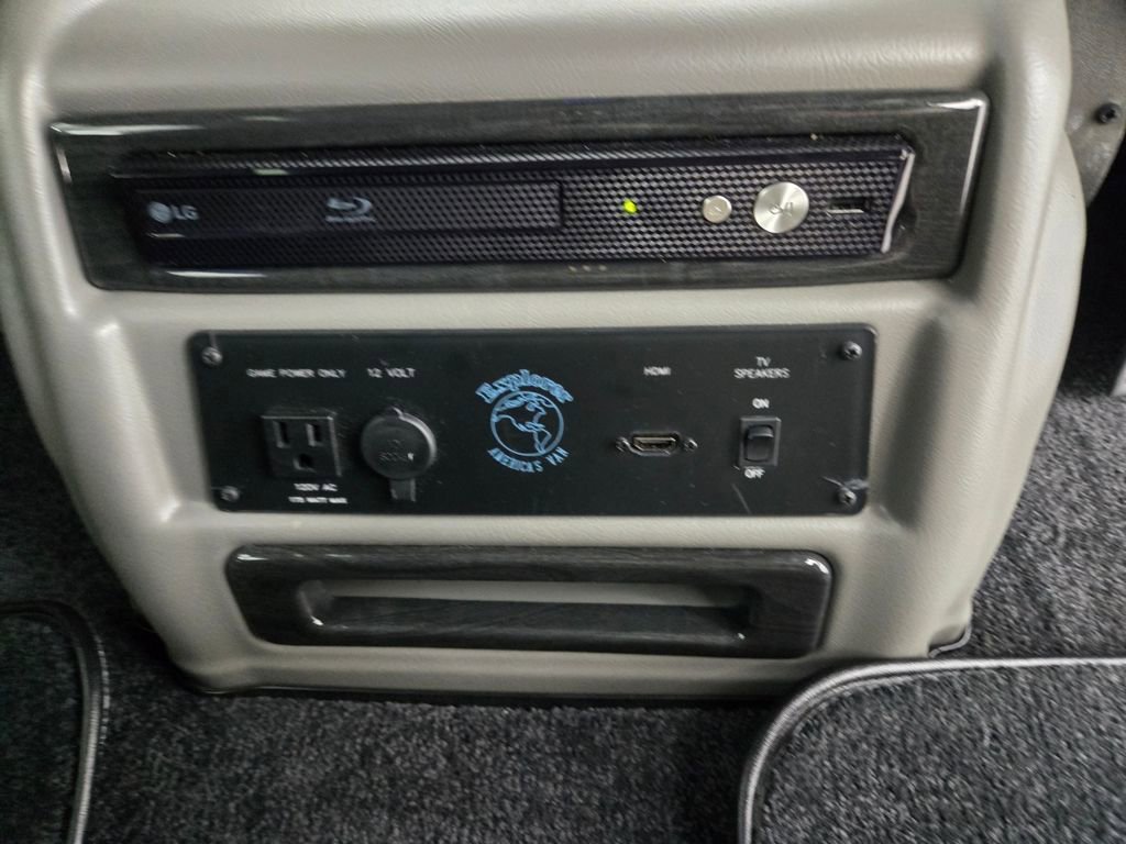 Used 2023 GMC Savana 2500 image 31