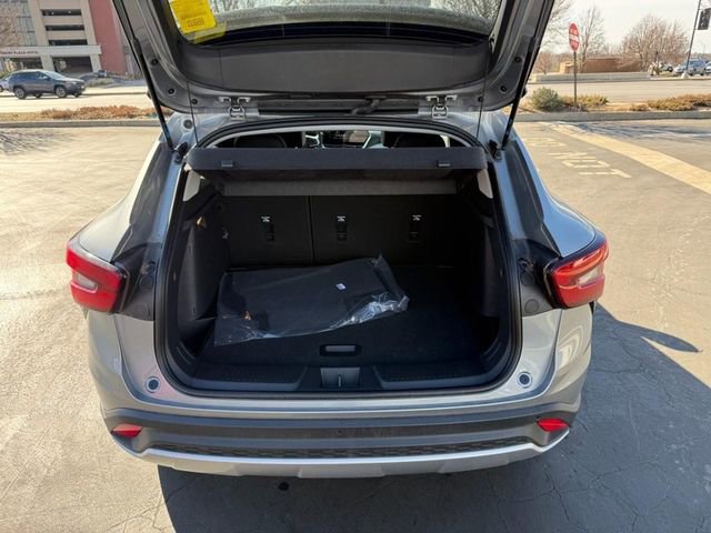 Used 2025 Chevrolet Trax LT w/ Driver Confidence Package image 5