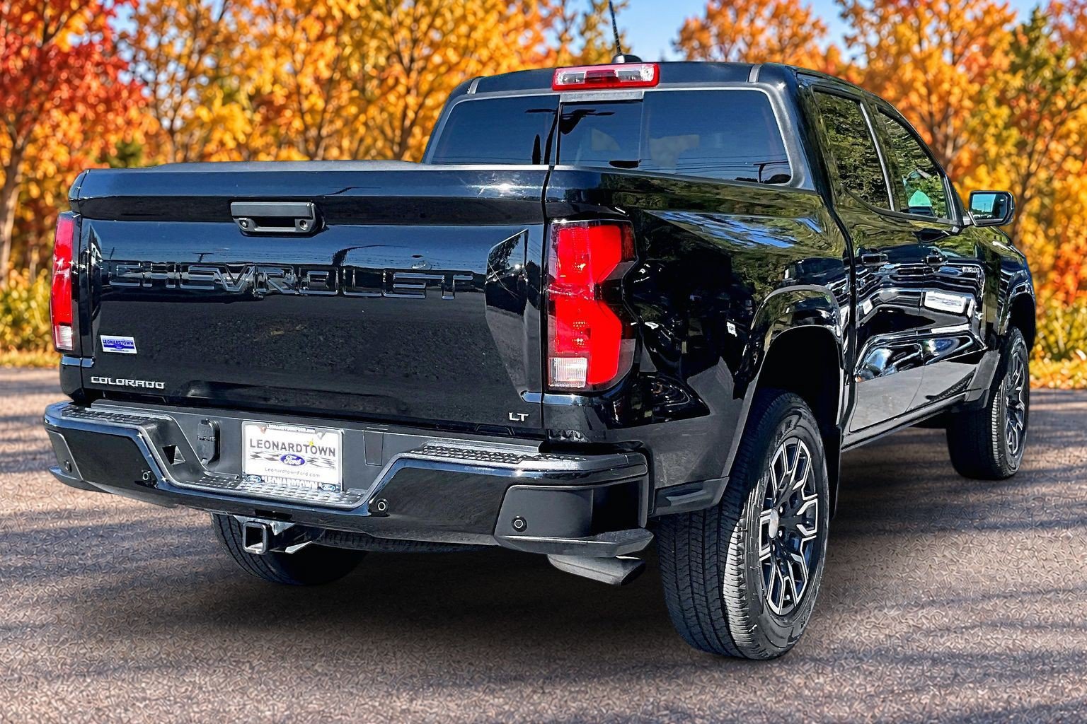 Used 2023 Chevrolet Colorado LT w/ LT Convenience Package III RWD image 2