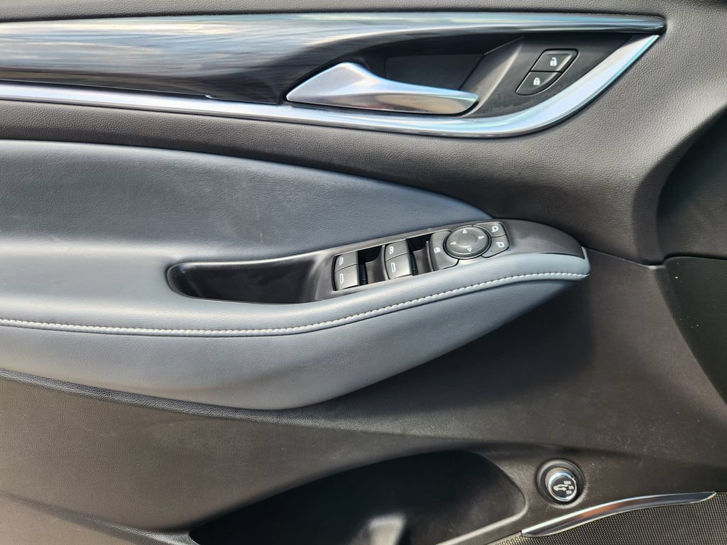 Used 2022 Buick Enclave Essence w/ Sport Touring Edition FWD image 21