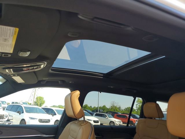 New 2025 Jeep Grand Cherokee L Summit w/ Luxury Tech Group V image 14