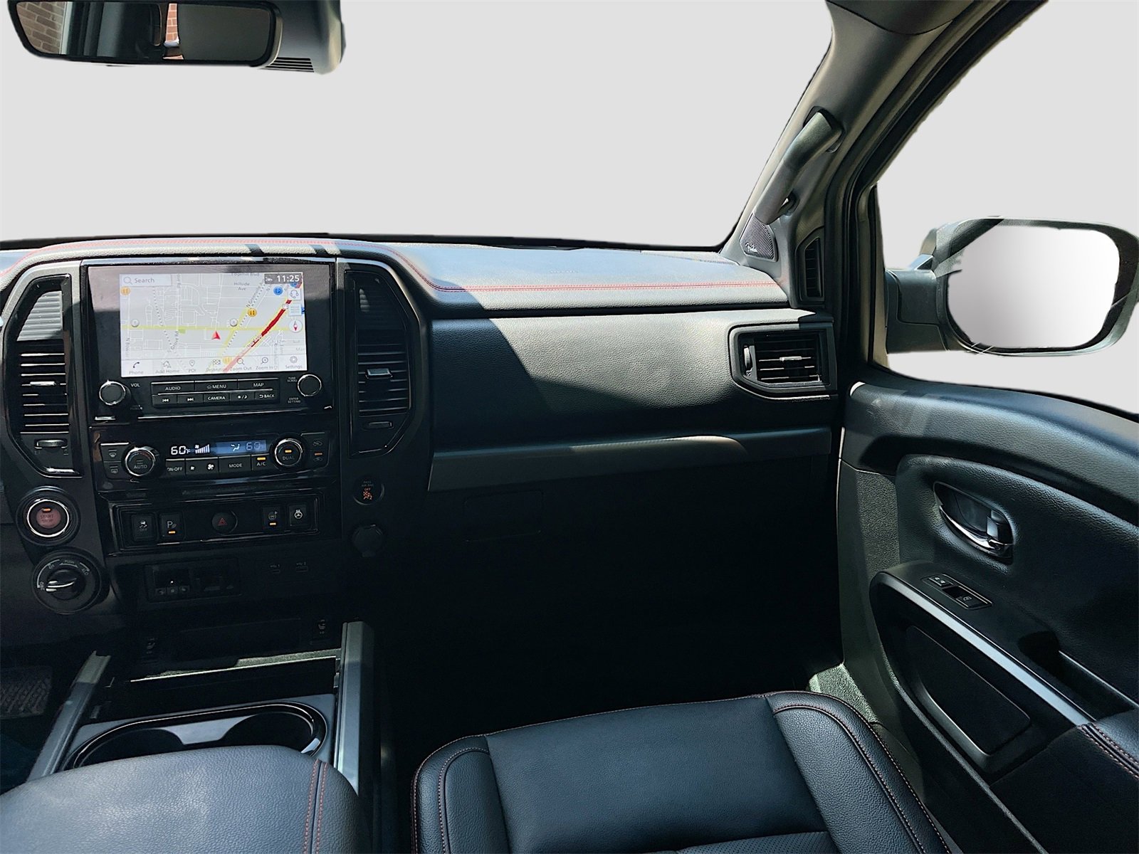 Used 2024 Nissan Titan PRO-4X w/ Pro-4x Convenience Package image 24