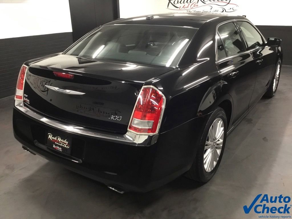 Used 2013 Chrysler 300 AWD w/ Driver Convenience Group image 11
