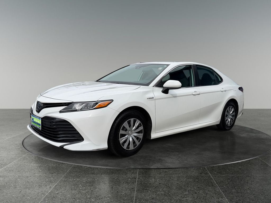 Used 2020 Toyota Camry LE FWD image 3