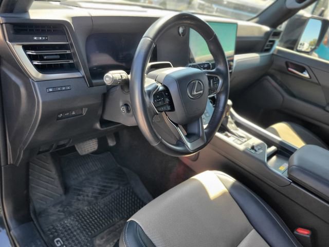 Used 2024 Lexus GX 550 image 17