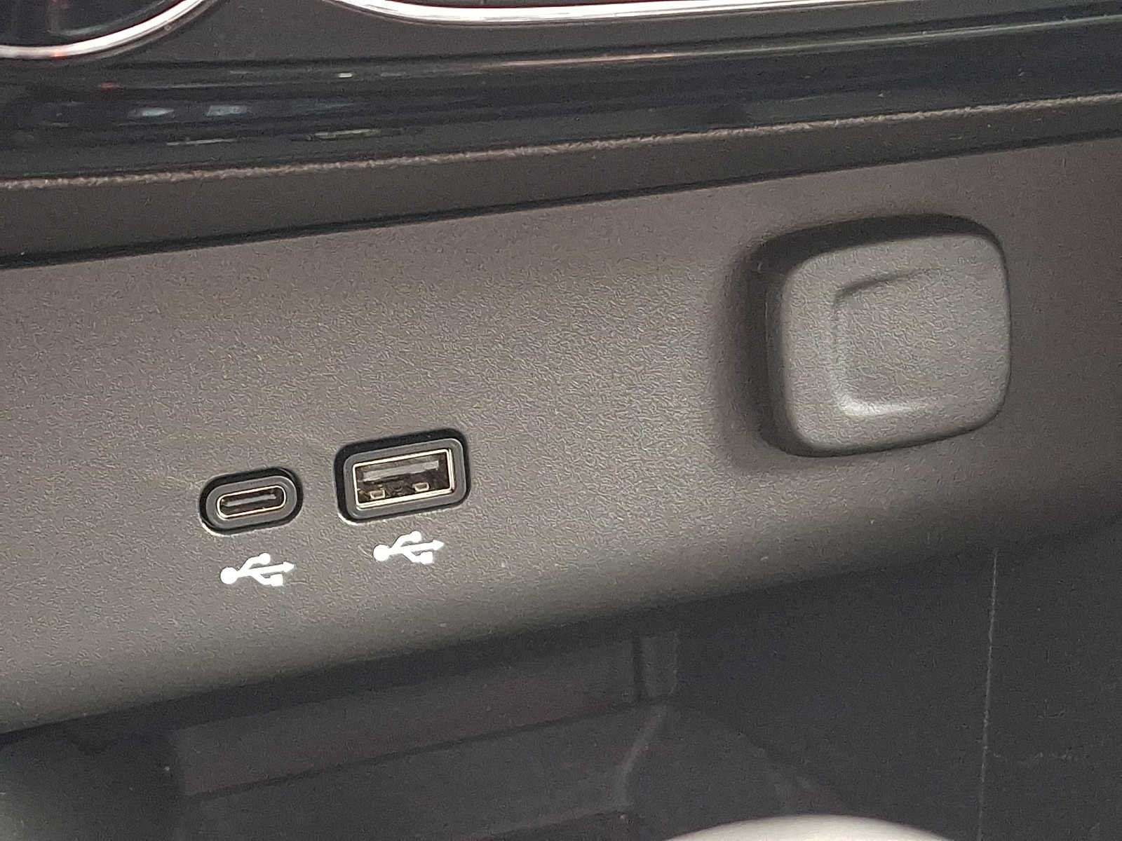 Used 2026 Buick Encore GX Sport Touring w/ Comfort Package FWD image 25