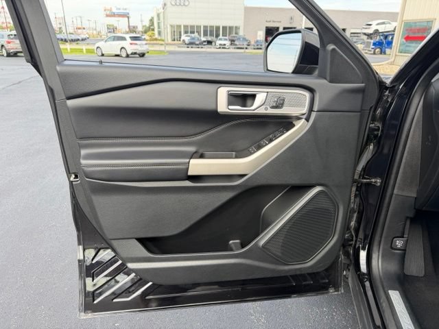 Used 2021 Ford Explorer Limited w/ Equipment Group 301A AWD/4WD image 21