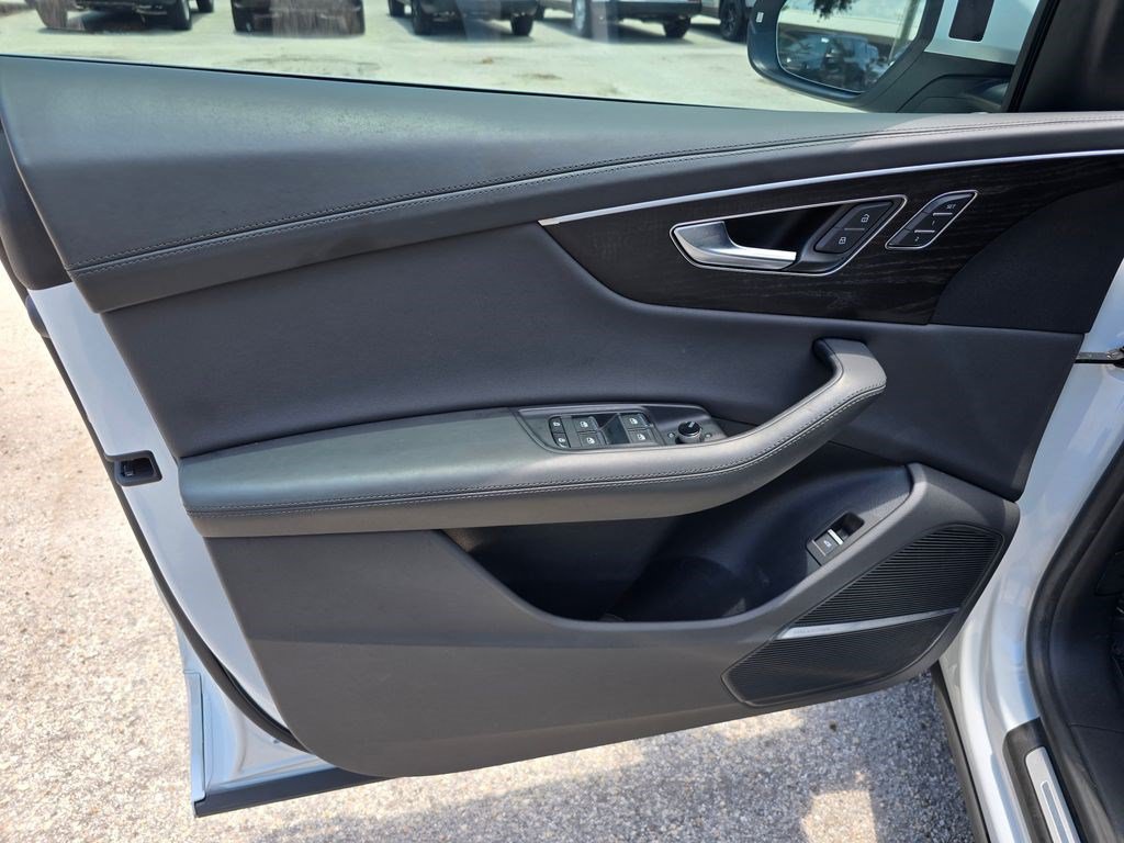 Used 2023 Audi Q8 Prestige AWD/4WD image 14