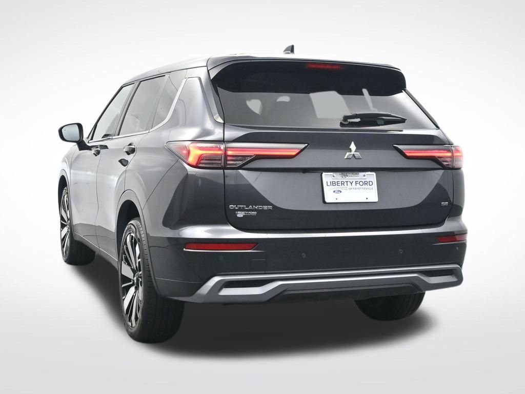 Used 2025 Mitsubishi Outlander SE image 9