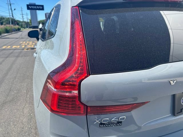 Certified 2025 Volvo XC60 B5 Plus AWD/4WD image 10