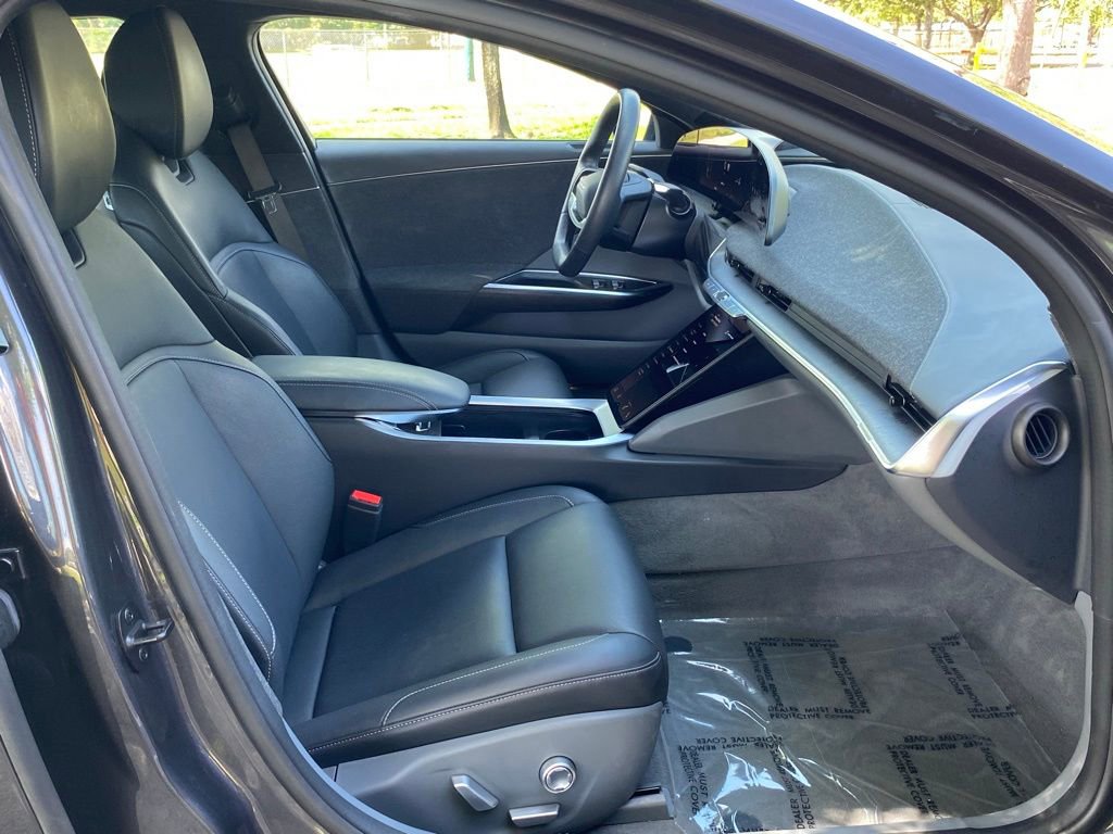 Used 2024 Lucid Air Pure RWD image 41