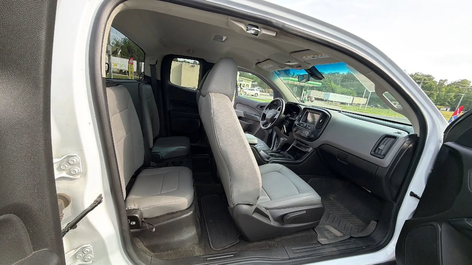 Used 2018 Chevrolet Colorado W/T AWD/4WD image 41