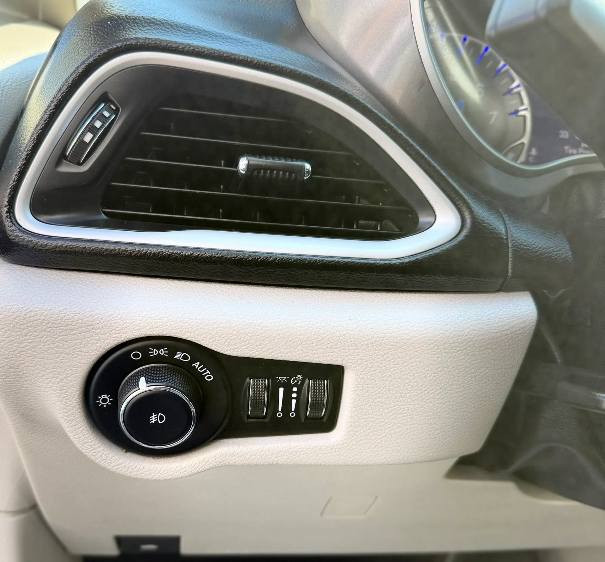 Used 2022 Chrysler Pacifica Touring-L FWD image 20