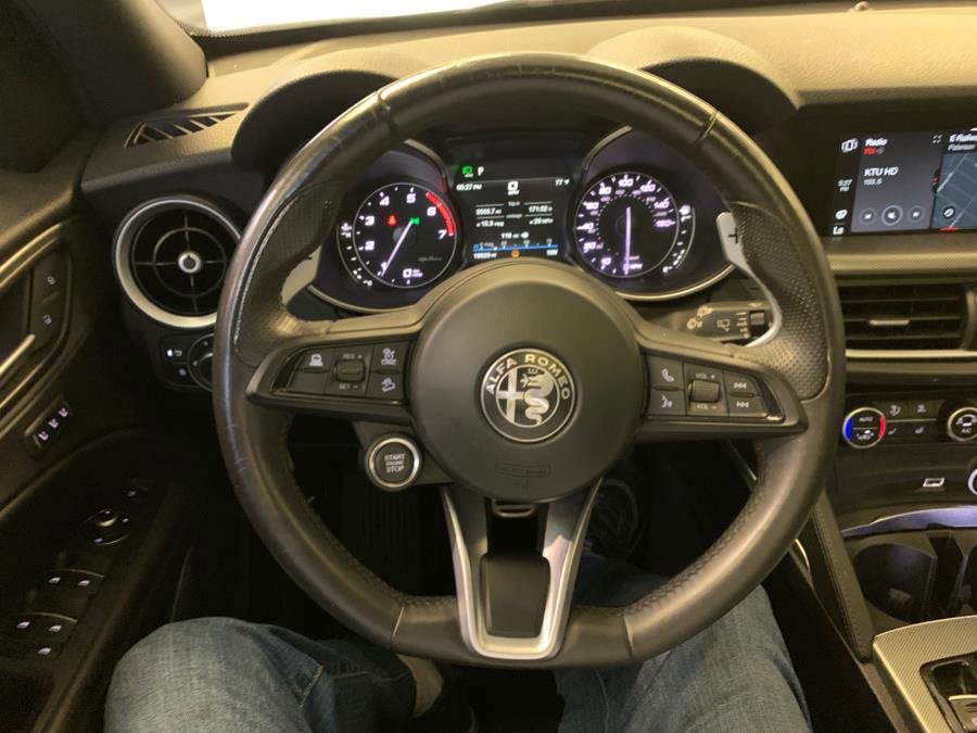 Used 2023 Alfa Romeo Stelvio Veloce image 9