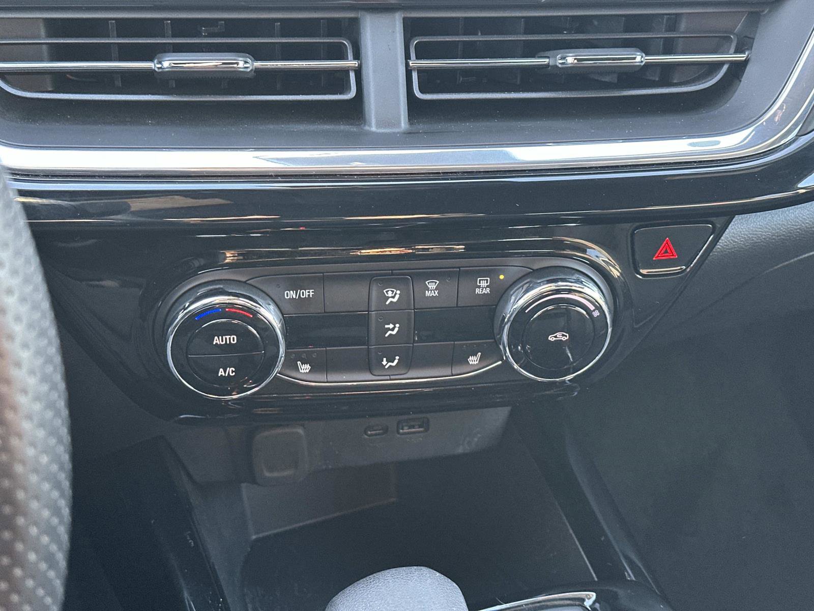 Certified 2024 Chevrolet Trax RS w/ Driver Confidence Package image 29