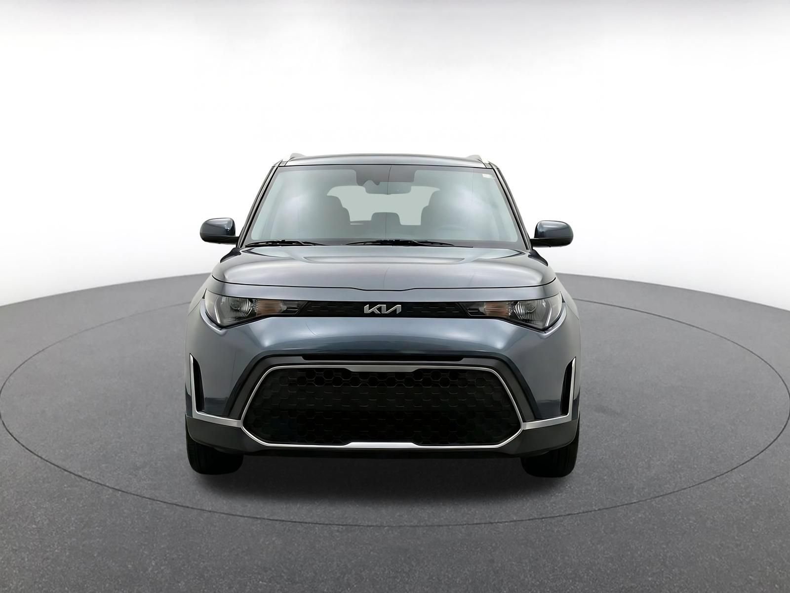 Used 2025 Kia Soul LX w/ LX Technology Package FWD image 2