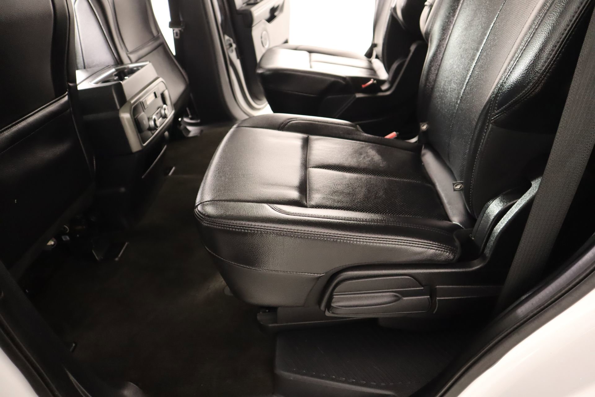 Used 2020 Ford Expedition XLT w/ Equipment Group 202A AWD/4WD image 13