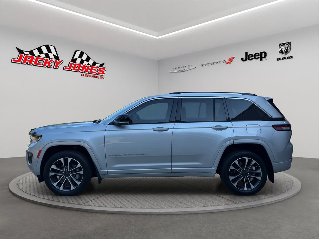 Used 2022 Jeep Grand Cherokee Overland RWD image 3