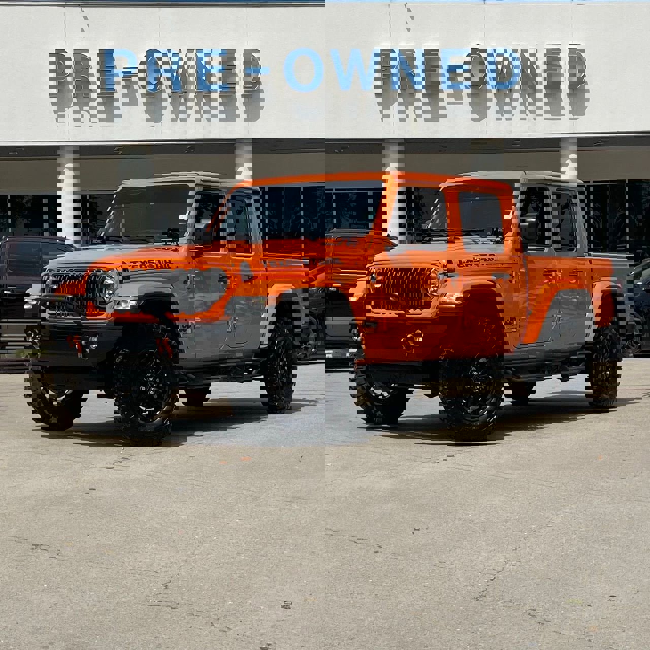 Used 2025 Jeep Gladiator Sport image 2