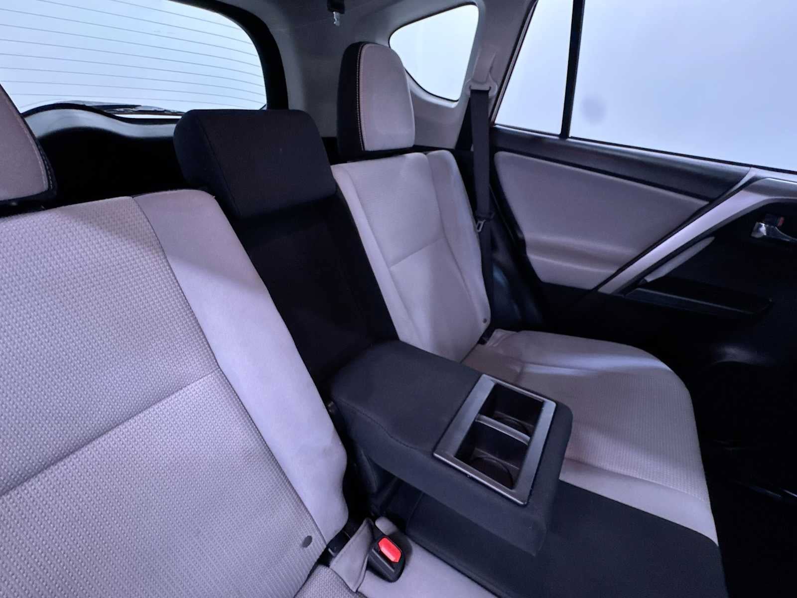 Used 2018 Toyota RAV4 XLE AWD/4WD image 38