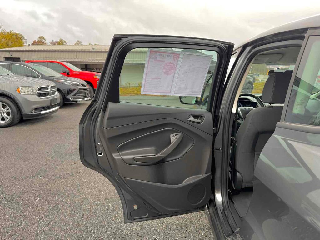 Used 2017 Ford C-MAX SE image 16