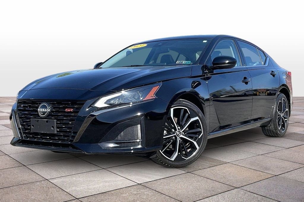 Used 2023 Nissan Altima 2.5 SR w/ SR Premium Package AWD/4WD image 2