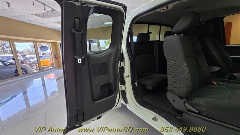 Used 2019 Nissan Frontier SV RWD image 16