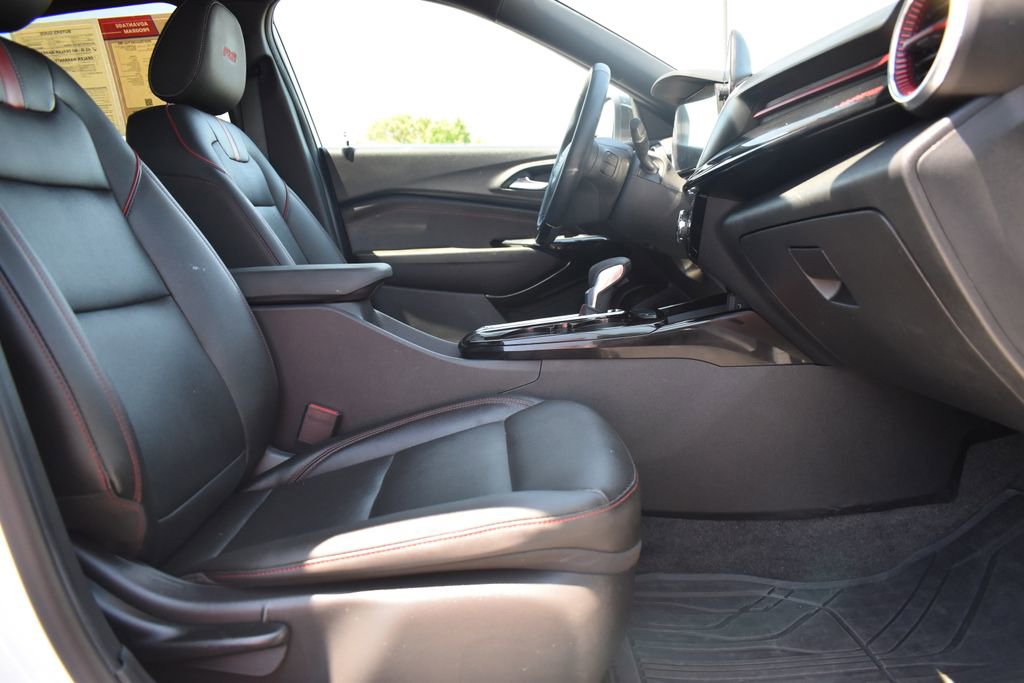 Used 2024 Chevrolet Trax RS w/ Sunroof Package FWD image 5