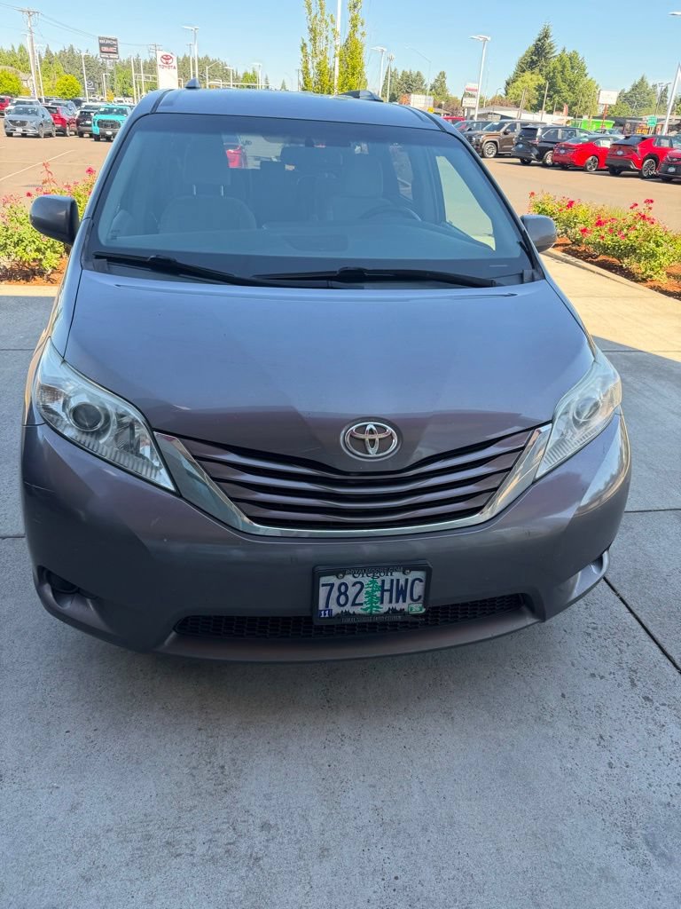 Used 2015 Toyota Sienna LE FWD image 4