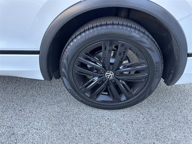 Certified 2022 Volkswagen Tiguan SE R-Line image 8