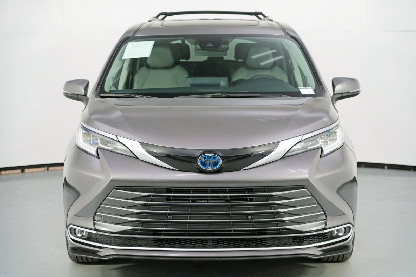 Used 2024 Toyota Sienna Limited image 51