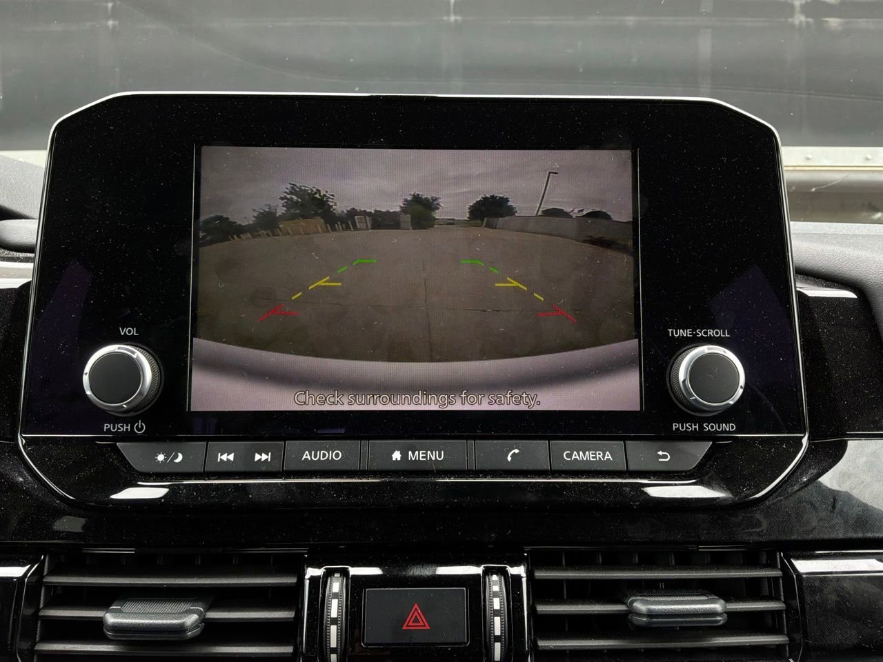 Used 2025 Nissan Pathfinder SV FWD image 33