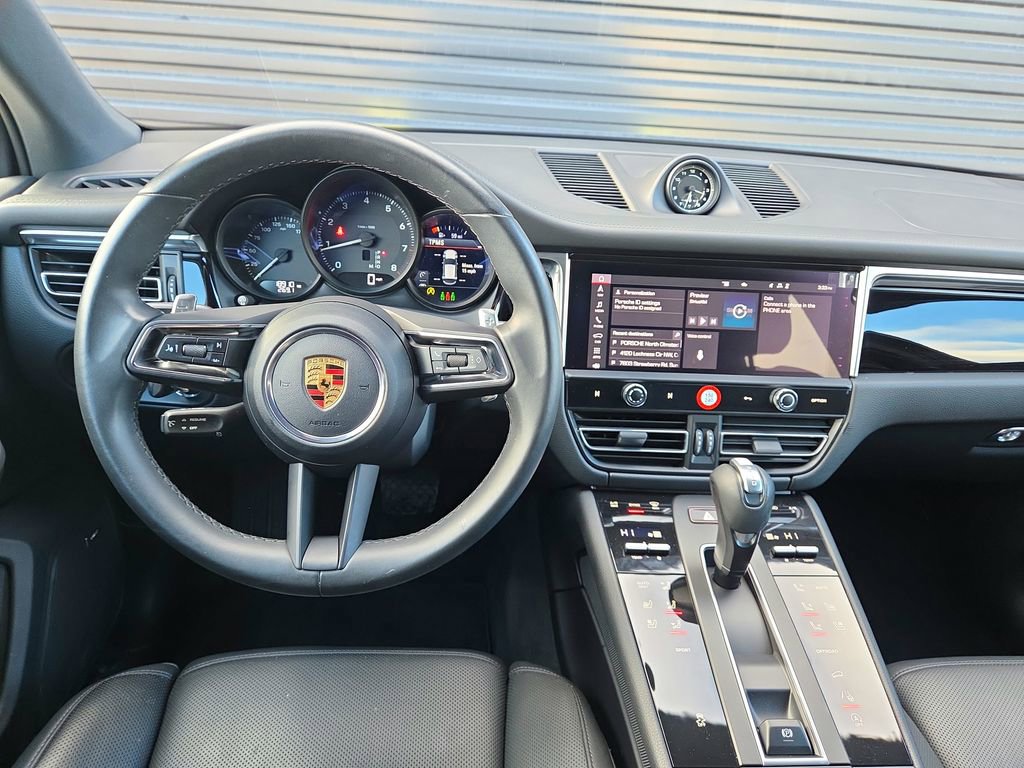 Certified 2022 Porsche Macan image 8