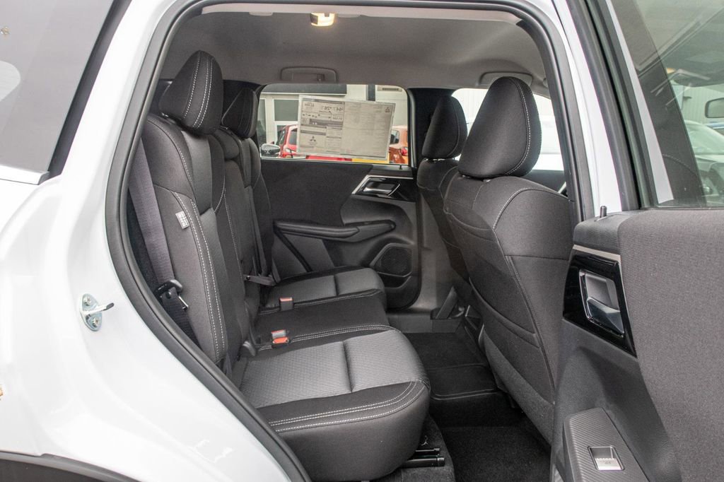 New 2025 Mitsubishi Outlander ES image 16