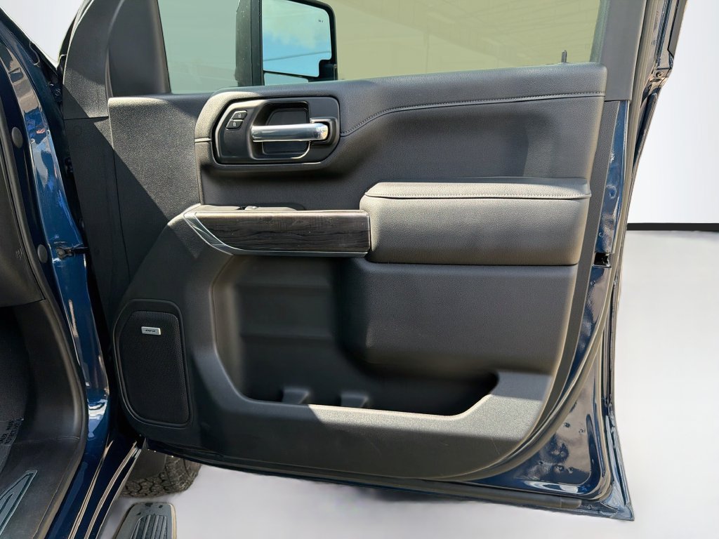 Used 2021 Chevrolet Silverado 2500 LTZ w/ LTZ Premium Package AWD/4WD image 35