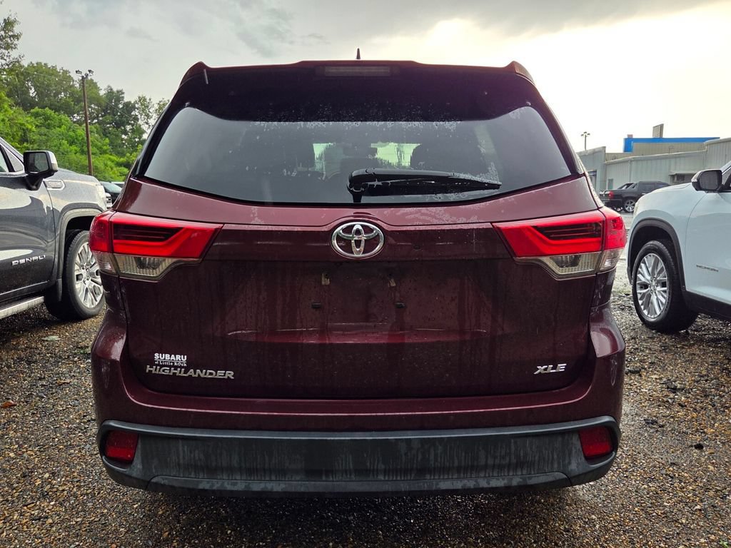 Used 2017 Toyota Highlander XLE FWD image 5