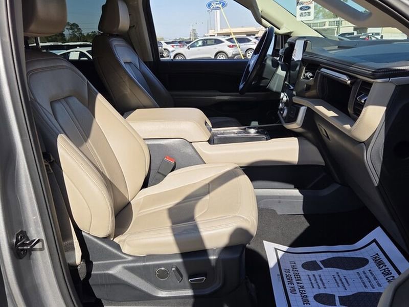 Used 2024 Ford Expedition Limited RWD image 17