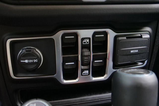 Used 2025 Jeep Gladiator Sport image 20