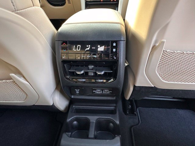 Used 2025 Jeep Grand Cherokee L Limited w/ Luxury Tech Group II AWD/4WD image 33
